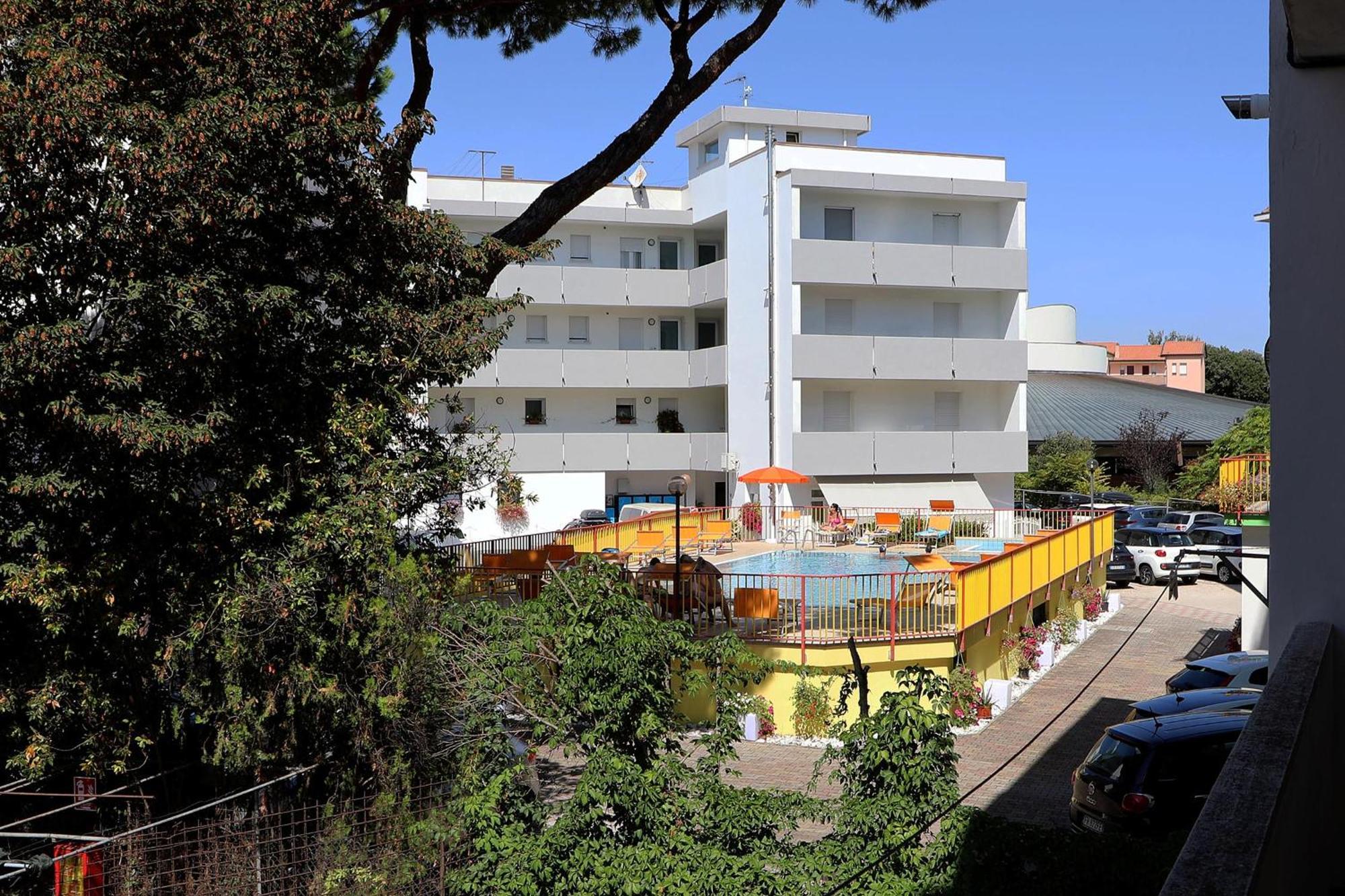 Residence La Pigna โรโซลีนามาเร ภายนอก รูปภาพ